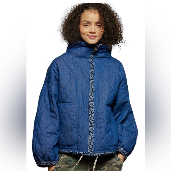 POL Blue and Cream Reversal Patterned Puffer Jacket - Picture 2 of 7